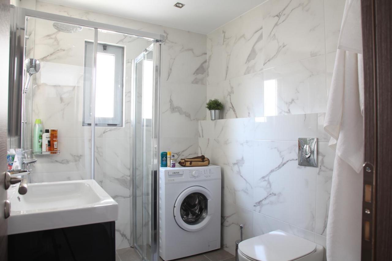 Edem Beach Apartment With Sea View By Athenian Homes Bagian luar foto